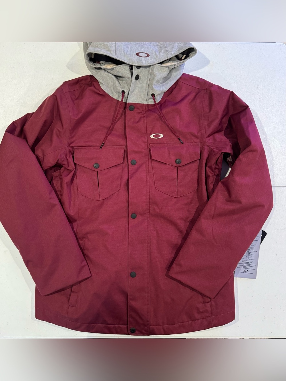Oakley Charlie 2 Insulated Winter Snowboard Jacket Size medium brand new